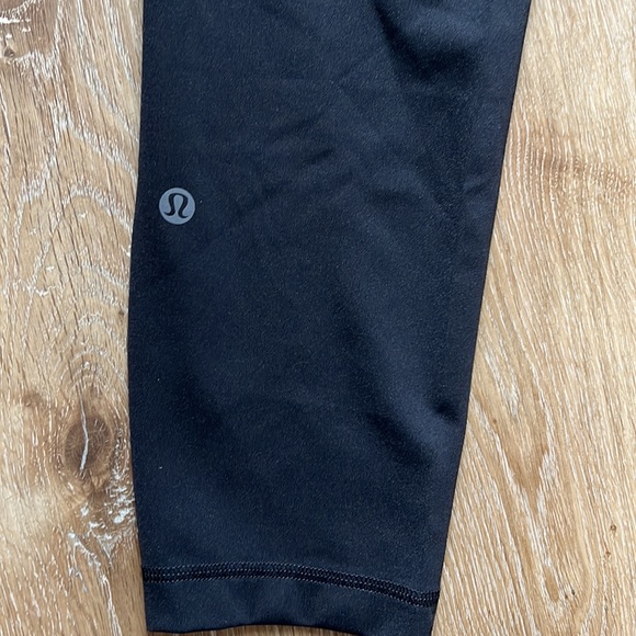 Lululemon Swift speed high rise crop. Size 6 black. - Picture 3 of 4